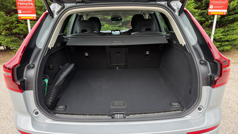 Volvo XC60 2.0 B5P Plus Dark 5dr AWD Geartronic Petrol Estate